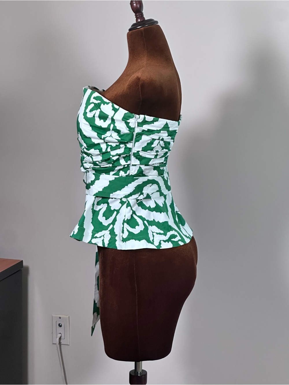 White House Black Market White Strap with Green Accent Strapless Top - Picture 4 of 5